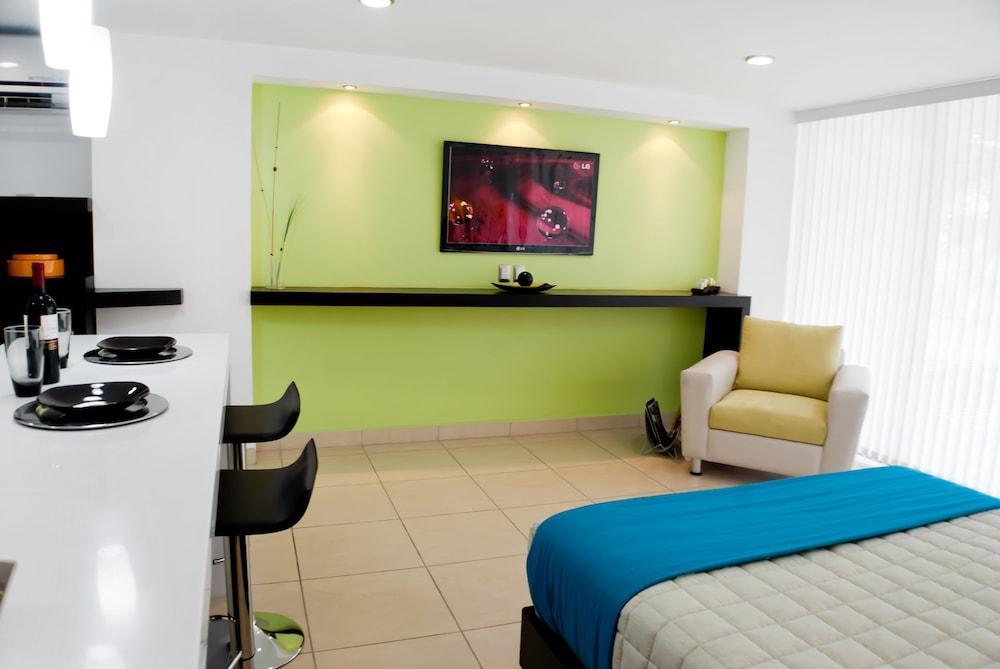 Ramada By Wyndham Acapulco Hotel & Suites Buitenkant foto