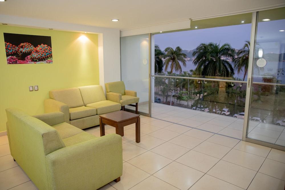 Ramada By Wyndham Acapulco Hotel & Suites Buitenkant foto