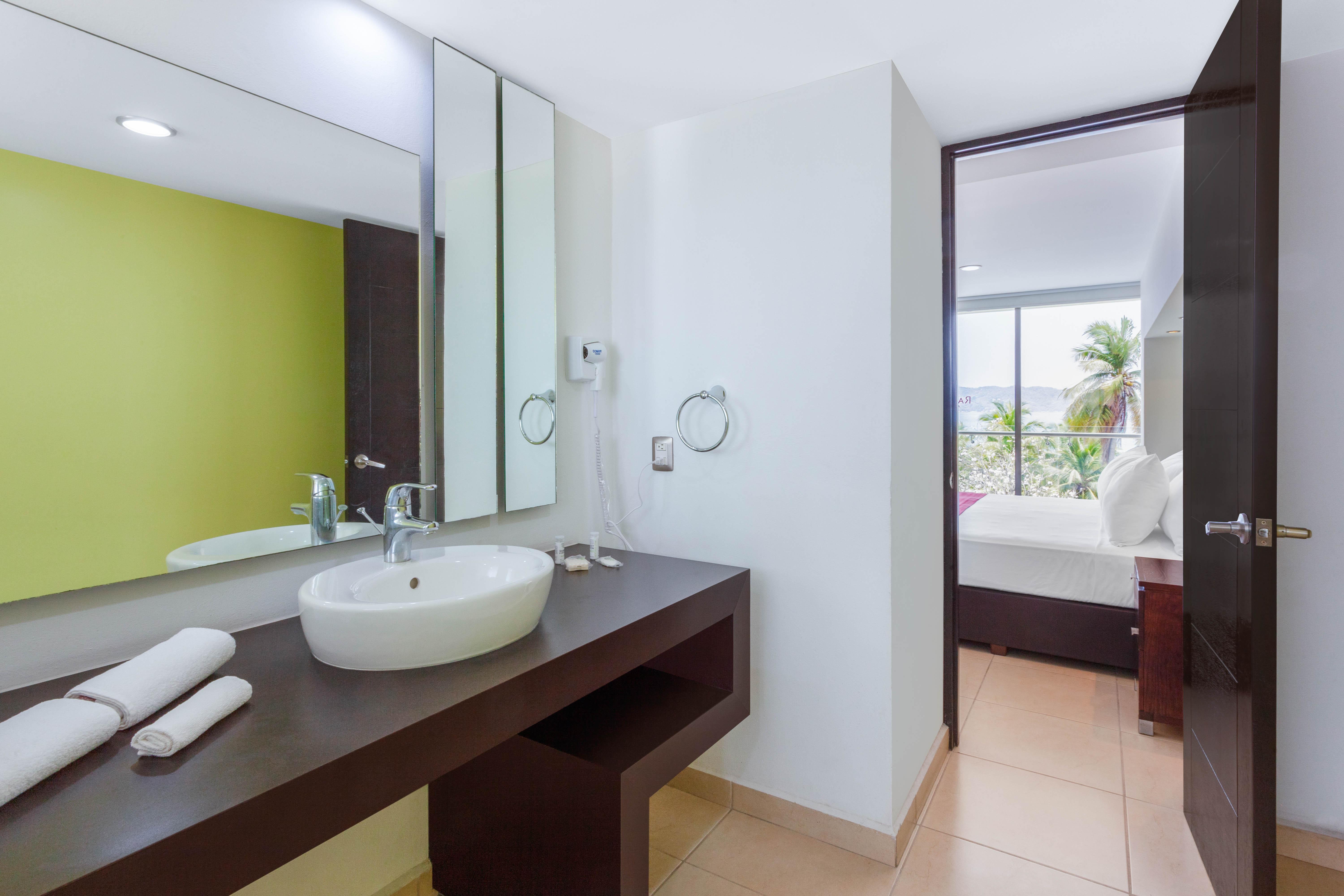 Ramada By Wyndham Acapulco Hotel & Suites Buitenkant foto