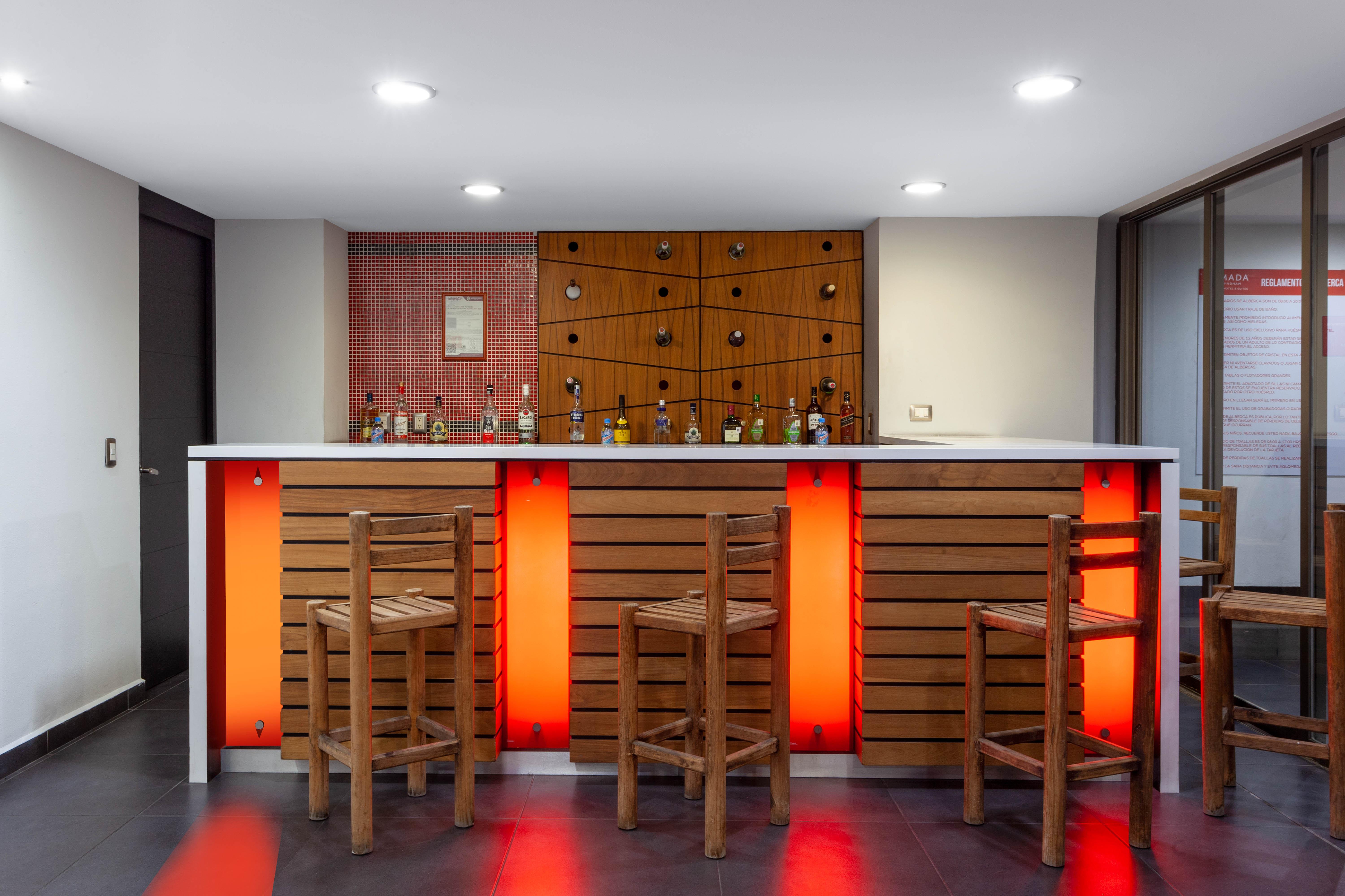 Ramada By Wyndham Acapulco Hotel & Suites Buitenkant foto