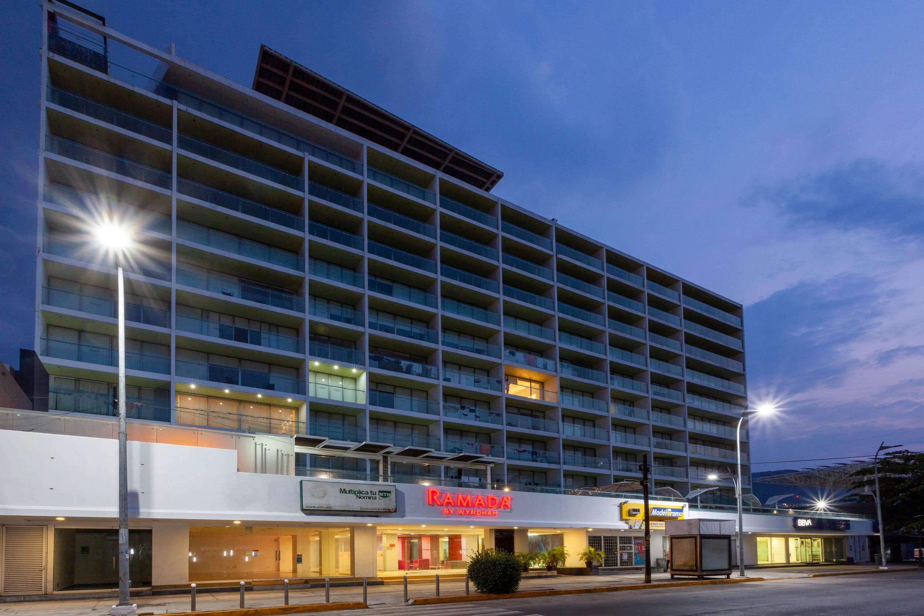 Ramada By Wyndham Acapulco Hotel & Suites Buitenkant foto