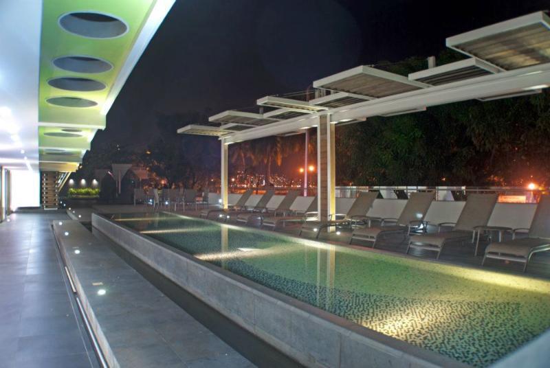 Ramada By Wyndham Acapulco Hotel & Suites Buitenkant foto