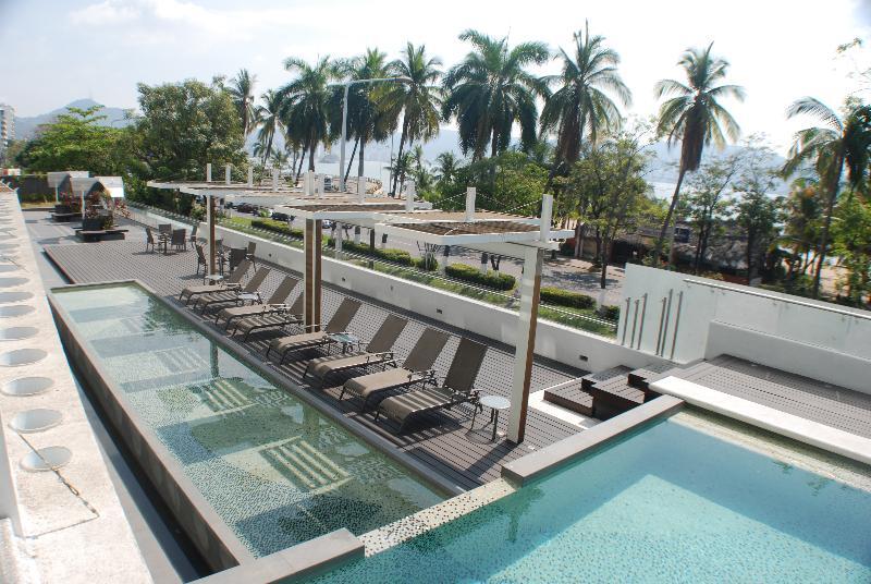 Ramada By Wyndham Acapulco Hotel & Suites Buitenkant foto
